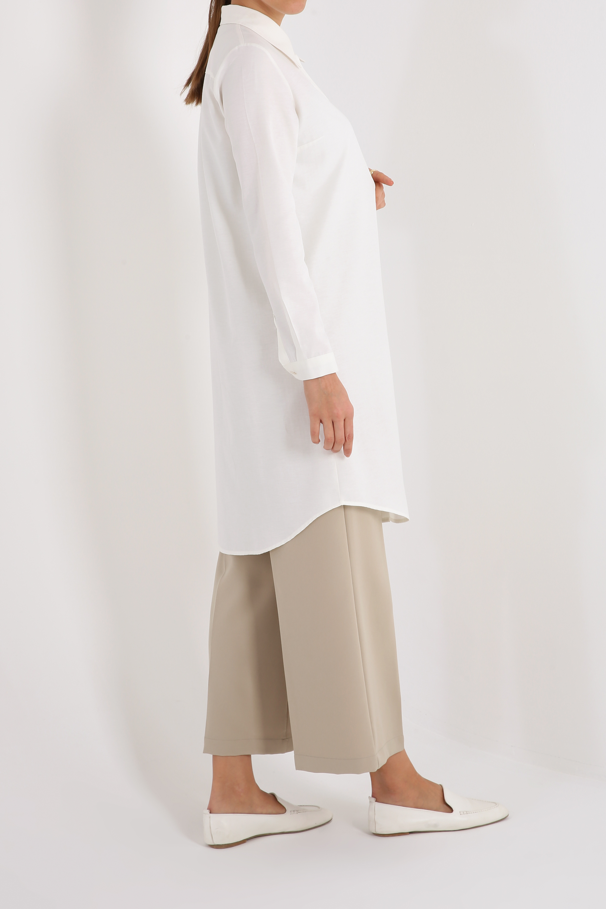 A wholesale clothing model wears Modest Shirt Tunic - Ecru, Turkish wholesale Tunic of Allday