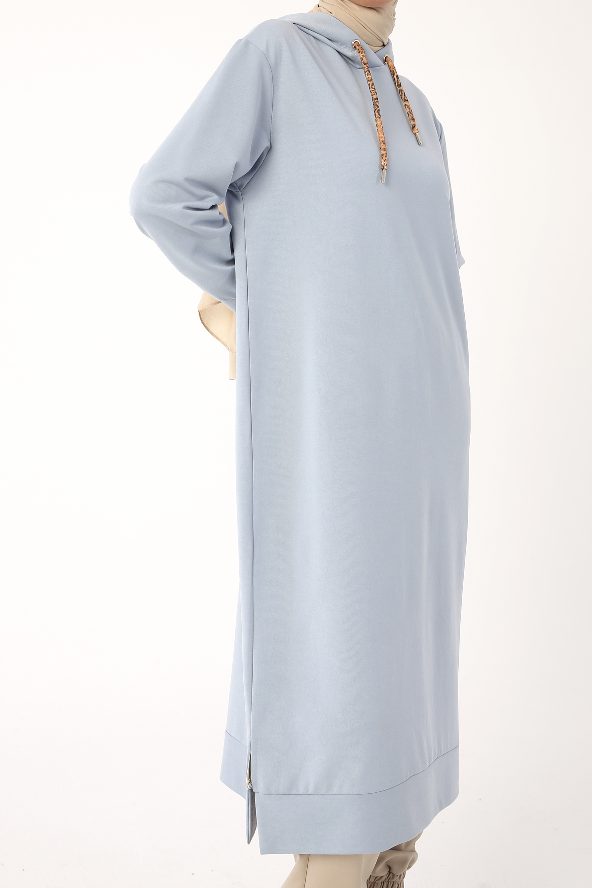 A model wears 8283 - Modest Tunic - Light Blue, wholesale Tunic of Allday to display at Lonca