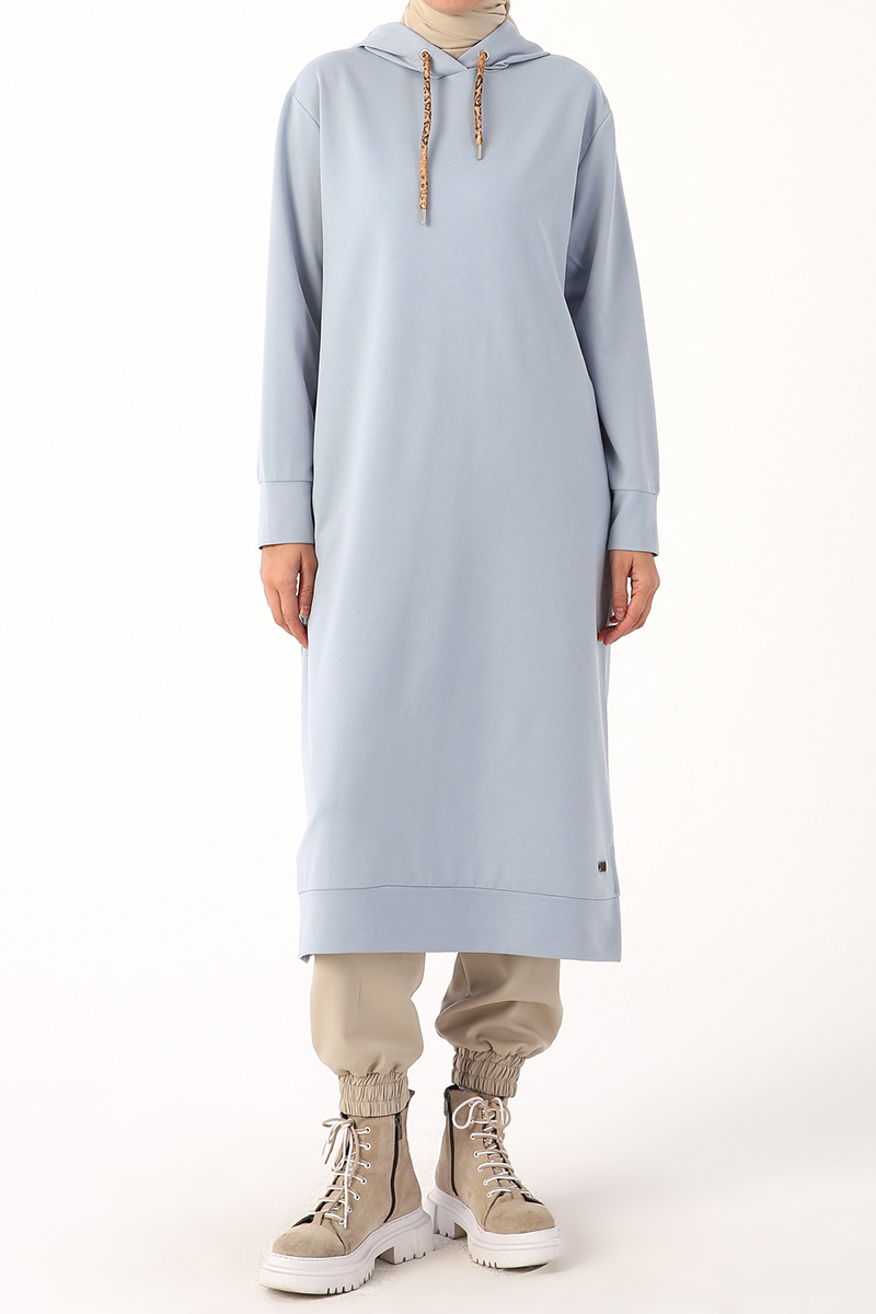 A model wears 8283 - Modest Tunic - Light Blue, wholesale Tunic of Allday to display at Lonca