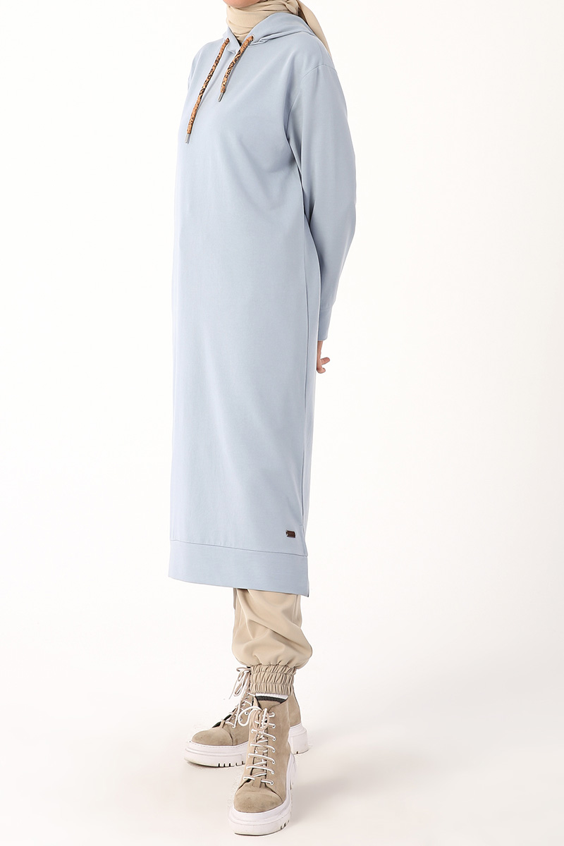 A model wears 8283 - Modest Tunic - Light Blue, wholesale Tunic of Allday to display at Lonca
