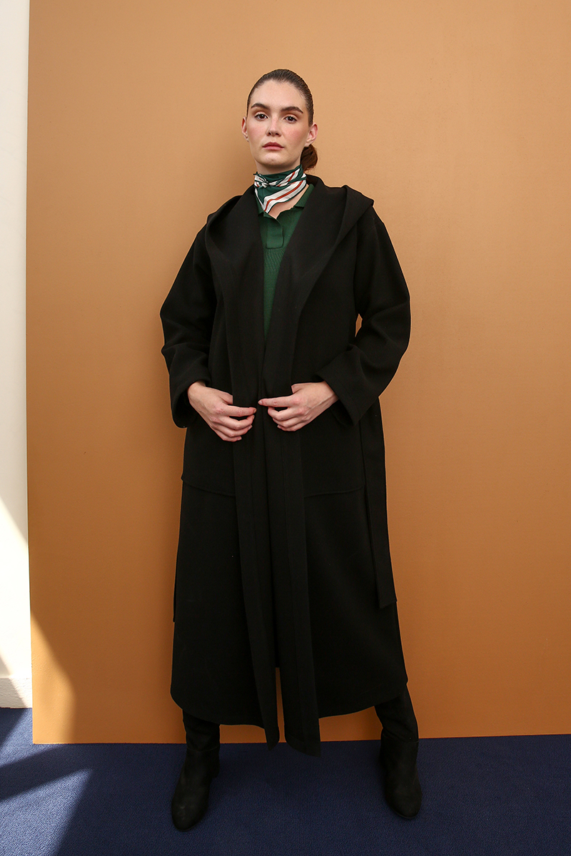 A wholesale clothing model wears Coat - Black, Turkish wholesale Coat of Allday