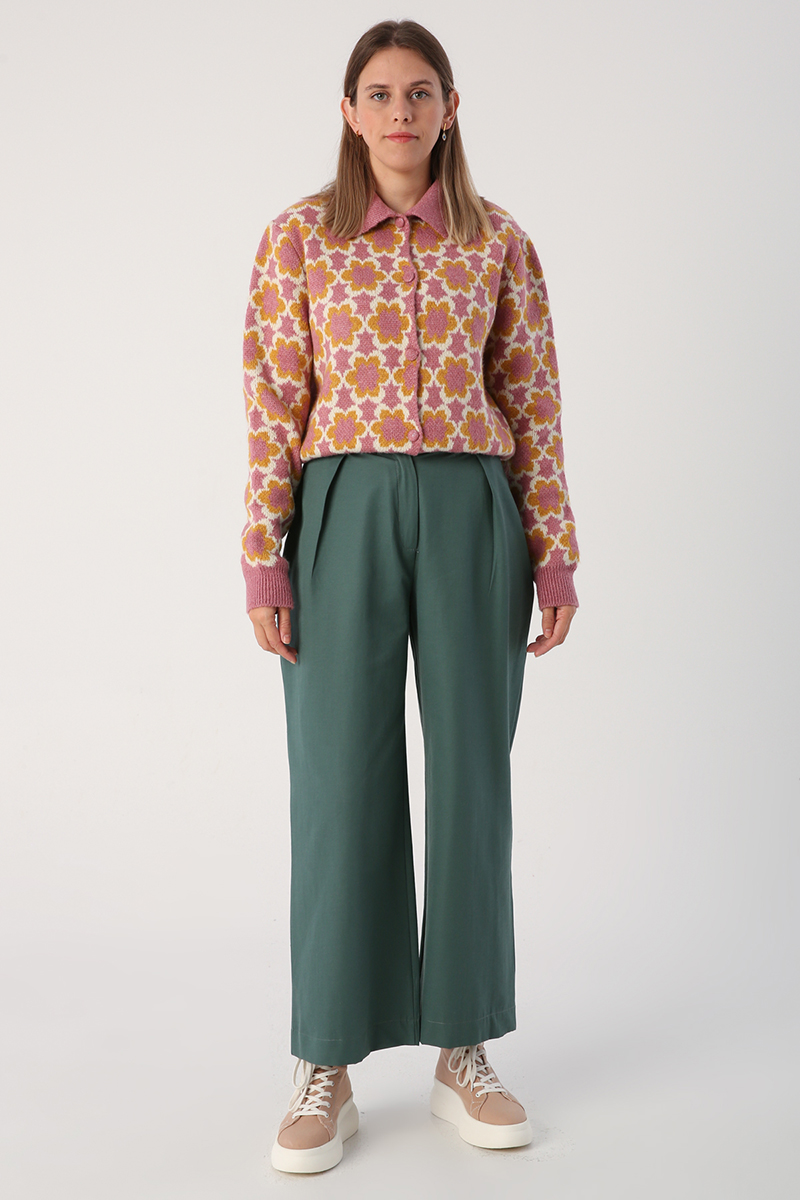 A wholesale clothing model wears 31894 - Pants - Green, Turkish wholesale Pants of Allday