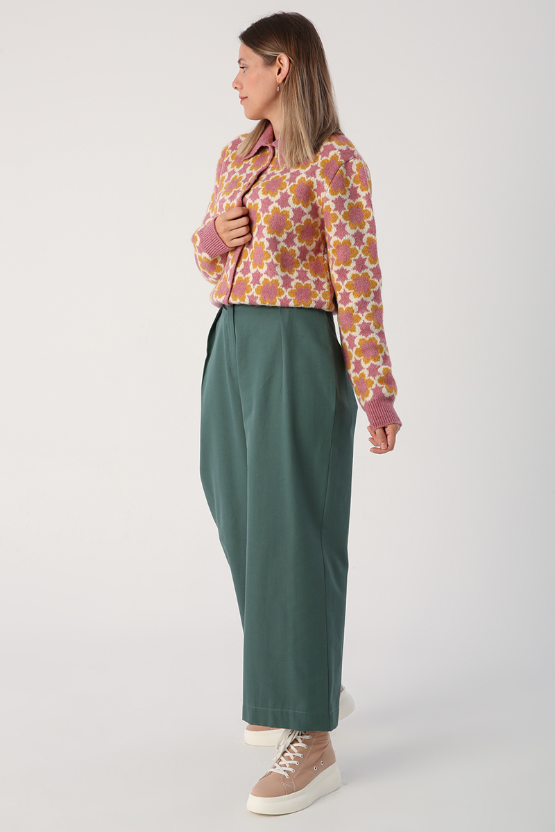 A wholesale clothing model wears 31894 - Pants - Green, Turkish wholesale Pants of Allday