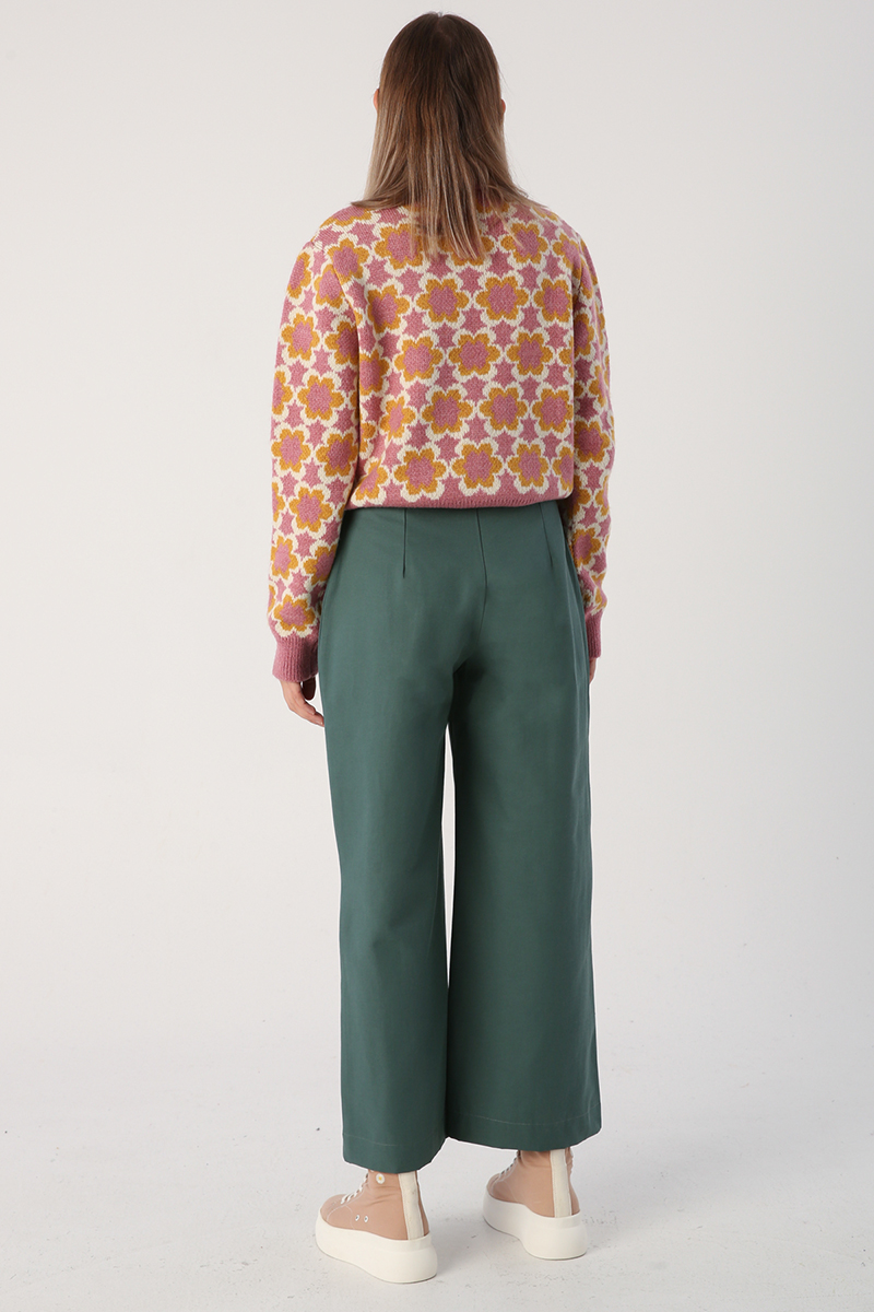 A wholesale clothing model wears 31894 - Pants - Green, Turkish wholesale Pants of Allday
