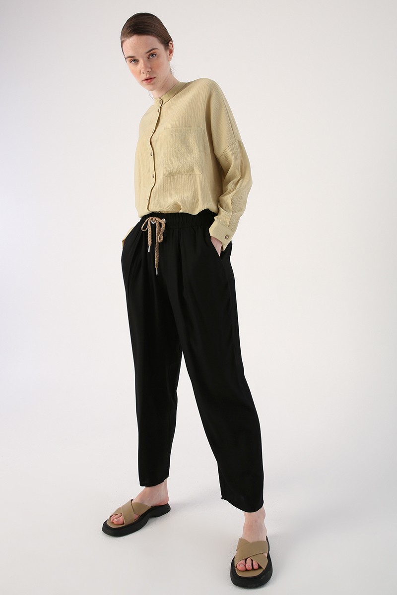 A wholesale clothing model wears 47911 - Trousers - Black, Turkish wholesale Pants of Allday