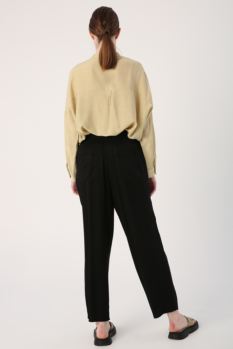 A wholesale clothing model wears 47911 - Trousers - Black, Turkish wholesale Pants of Allday