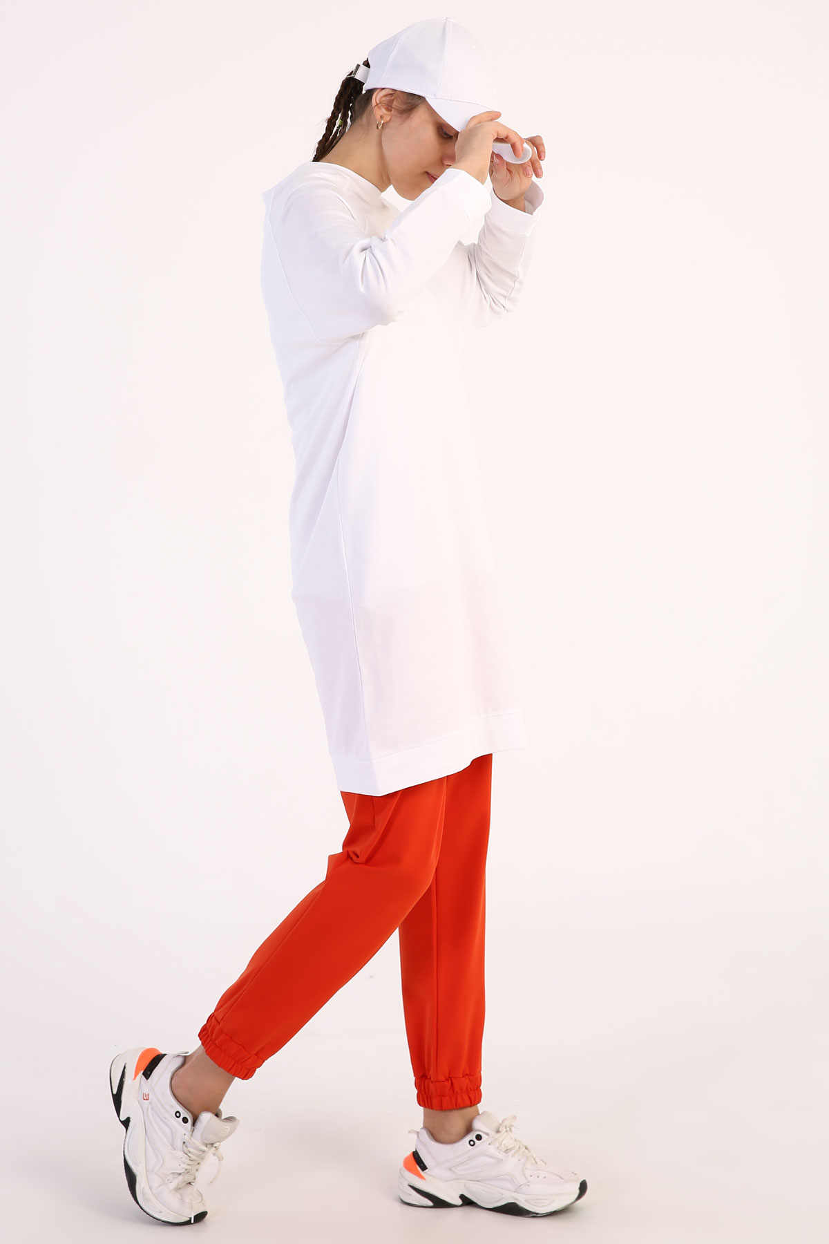 A wholesale clothing model wears ALL10580 - Raglan Sleeve Basic Sweat Tunic - White, Turkish wholesale Tunic of Allday
