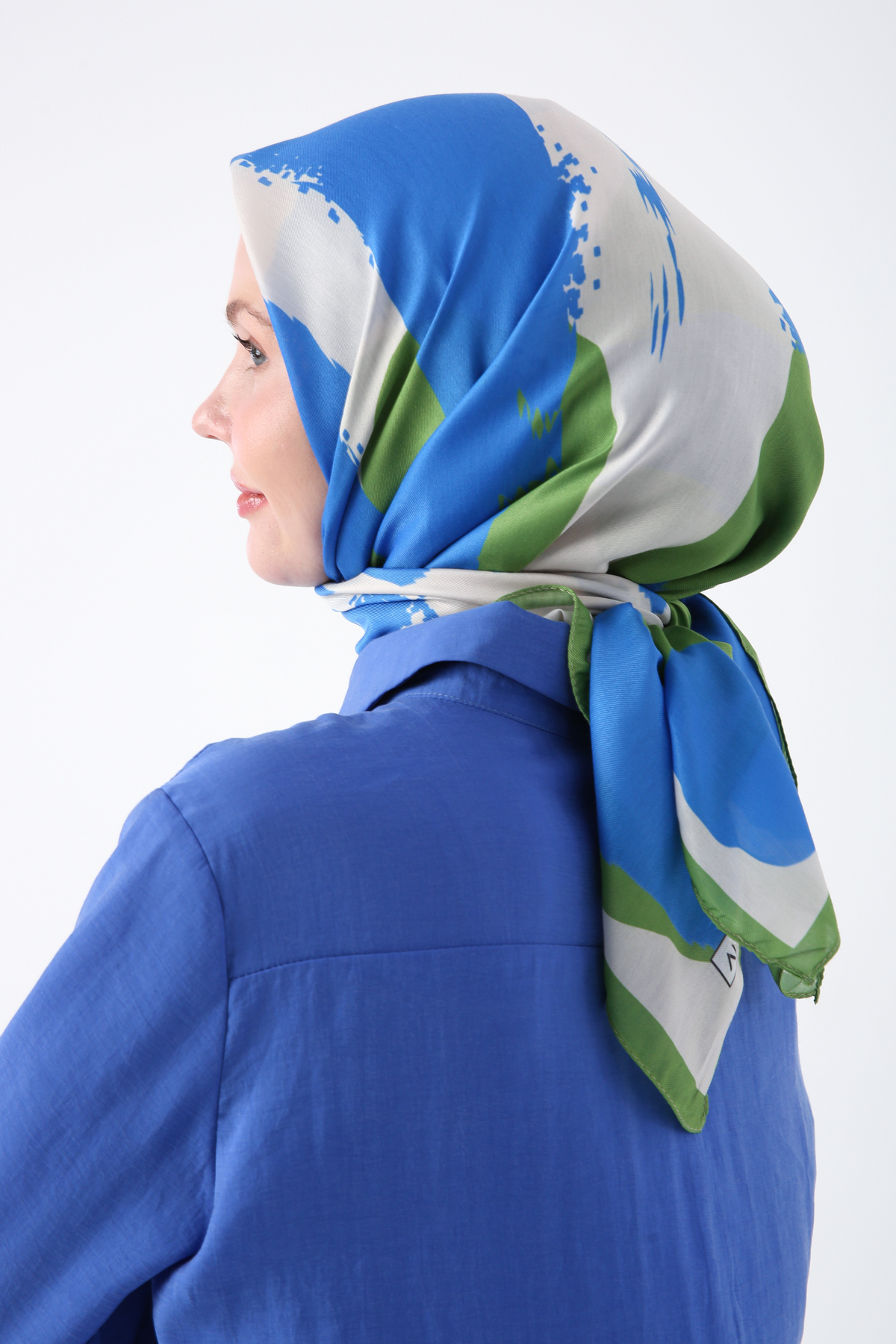 A model wears ALL10730 - Scarf - Green, wholesale Scarf of Allday to display at Lonca