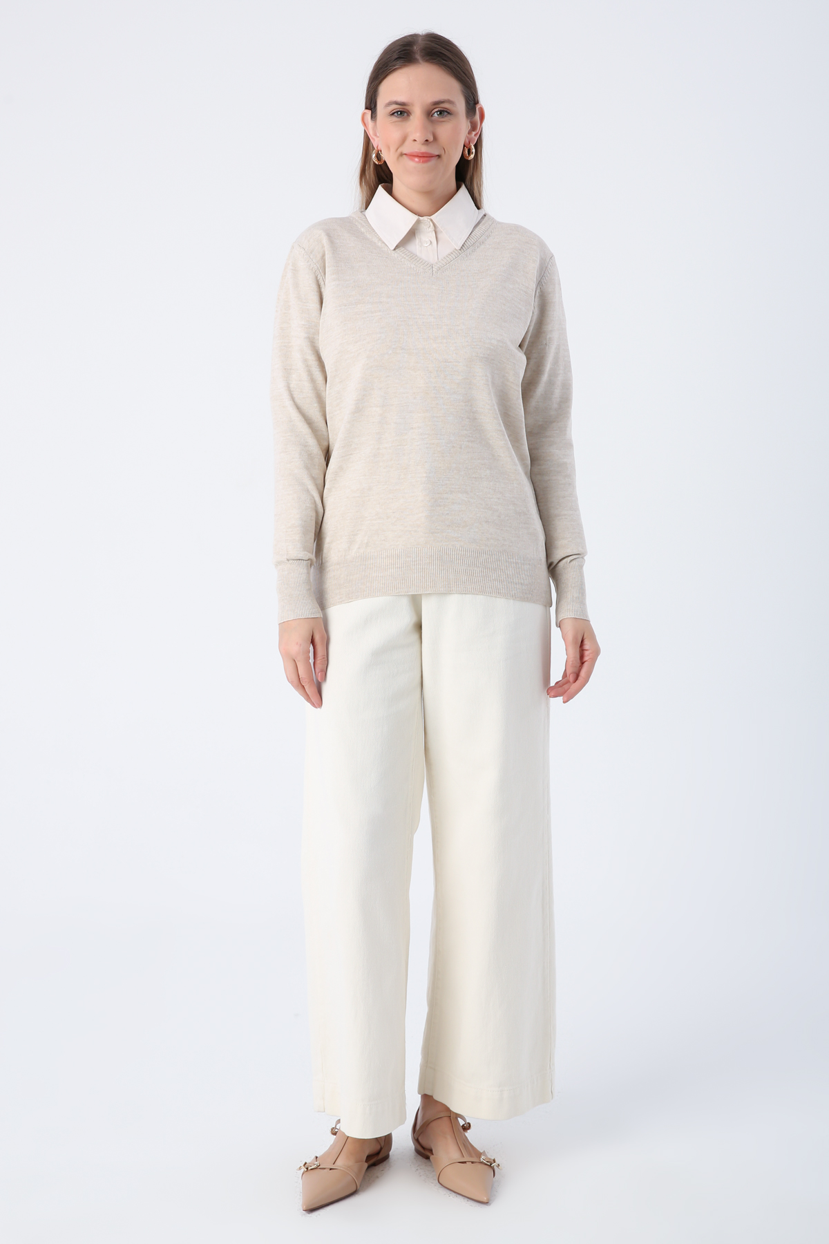 A model wears ALL11346 - V Neck Knitwear Sweater - Stone, wholesale Sweater of Allday to display at Lonca
