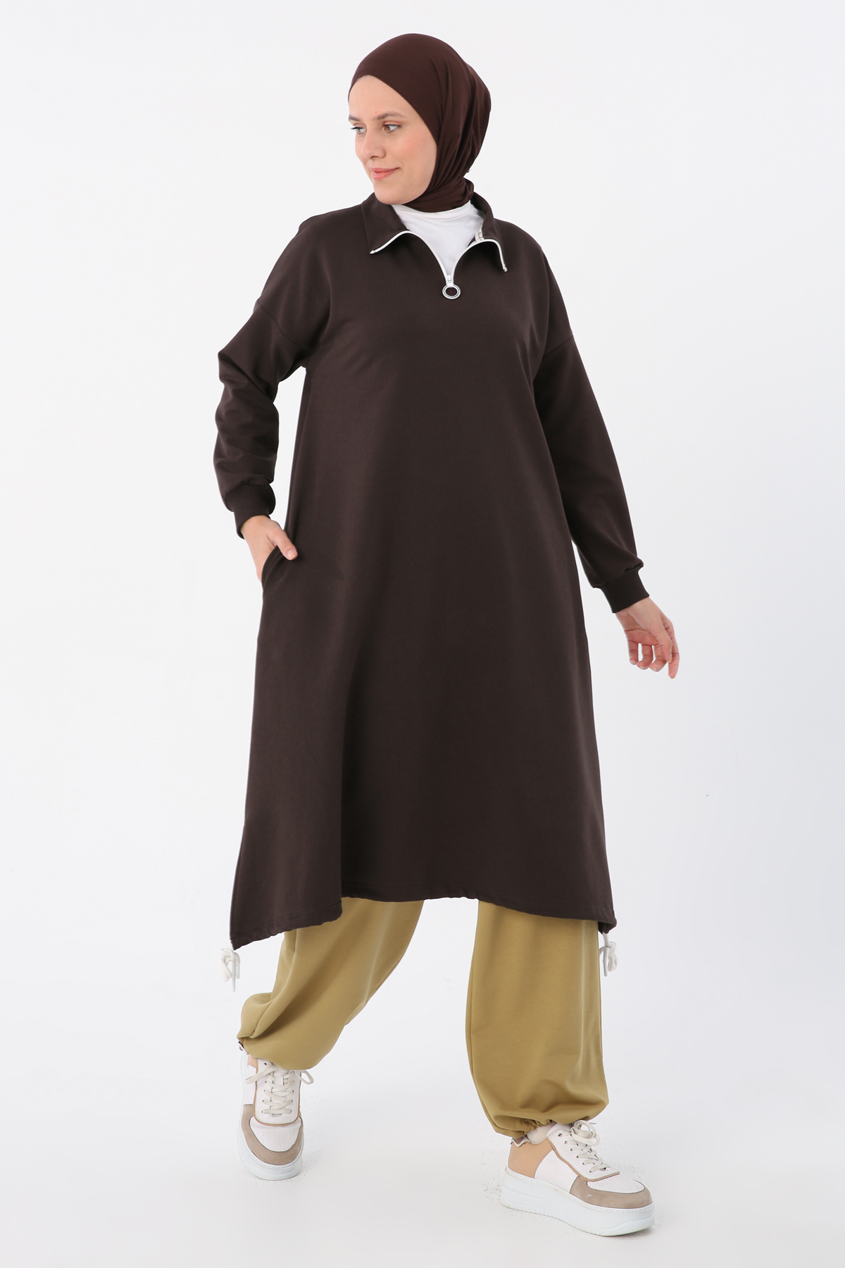 A wholesale clothing model wears Bitter Brown Skirt Pleated Collar Zippered Sweat Tunic - Brown, Turkish wholesale Abaya of Allday