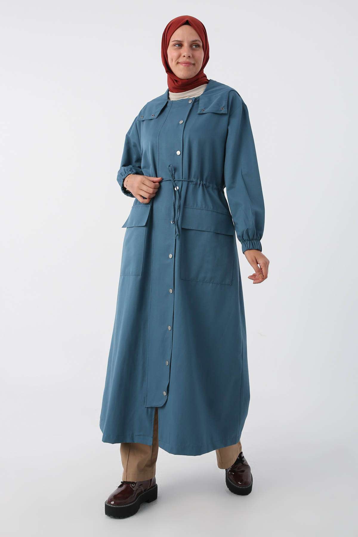 A model wears all11611-indigo-x-indigo, wholesale Abaya of Allday to display at Lonca