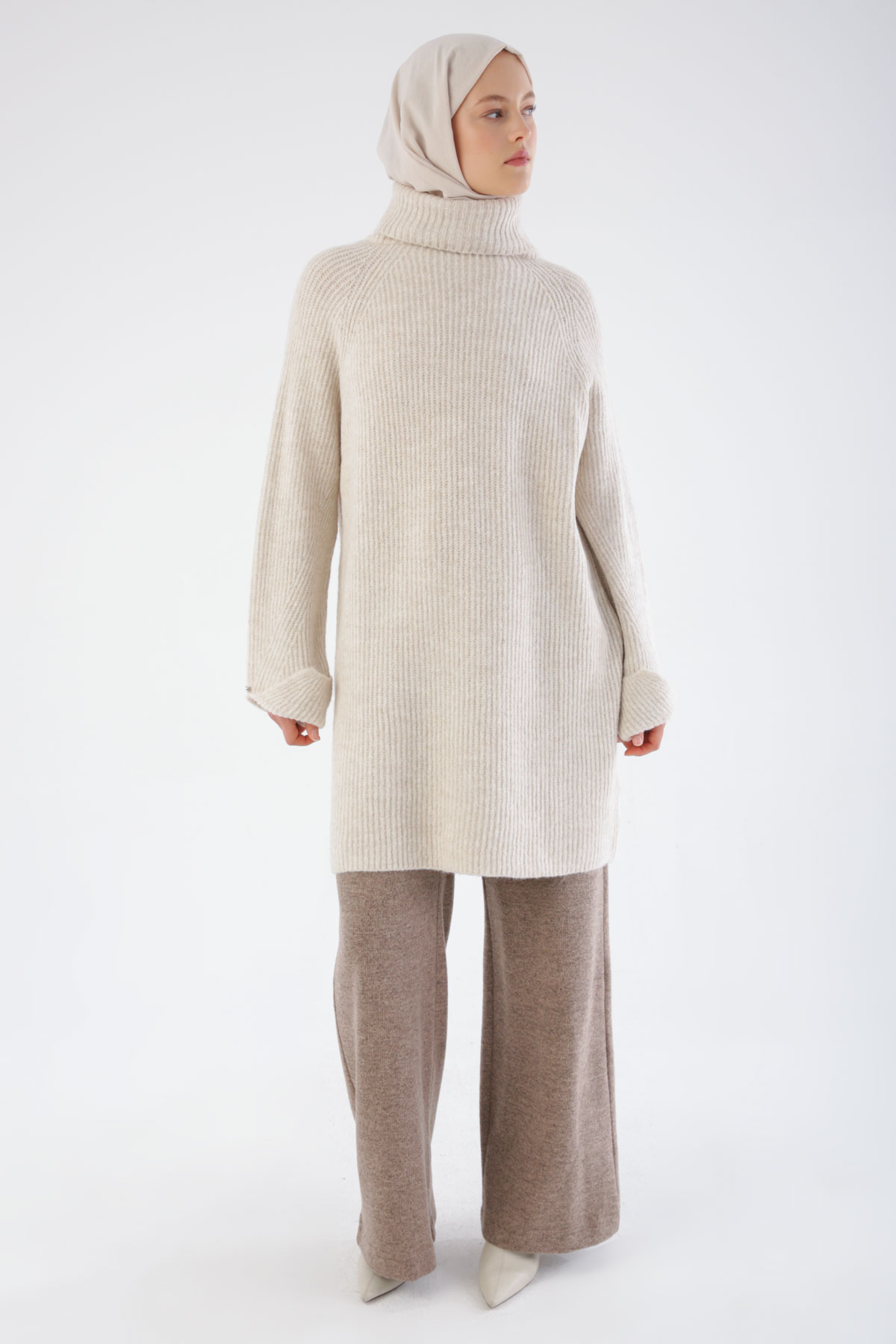 A wholesale clothing model wears Stone Turtleneck Knitwear Tunic - Stone, Turkish wholesale Tunic of Allday