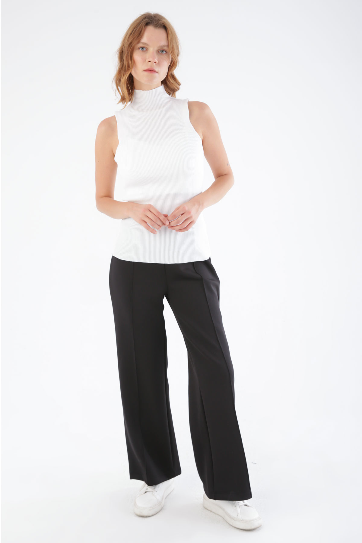 A wholesale clothing model wears Fine Knitwear Sleeveless Underwear - White, Turkish wholesale Underpants of Allday