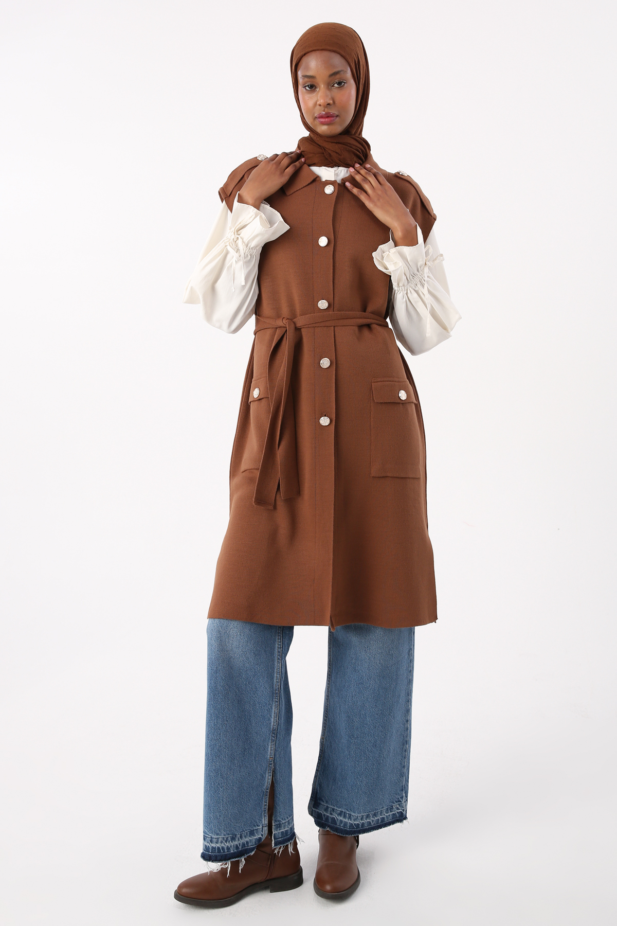 A wholesale clothing model wears Brown Knitwear Vest - Brown, Turkish wholesale Vest of Allday