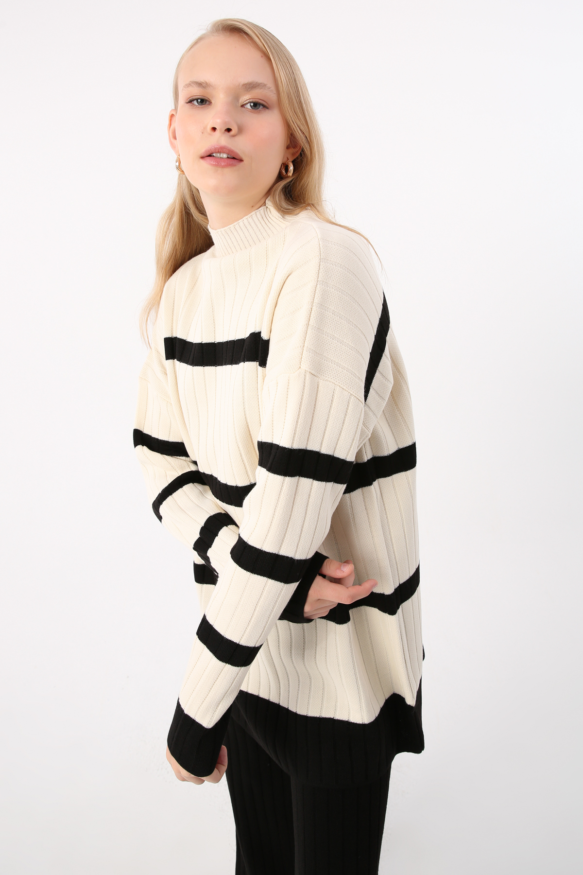 A wholesale clothing model wears -black Striped Trousers Suit - Ecru, Turkish wholesale Suit of Allday