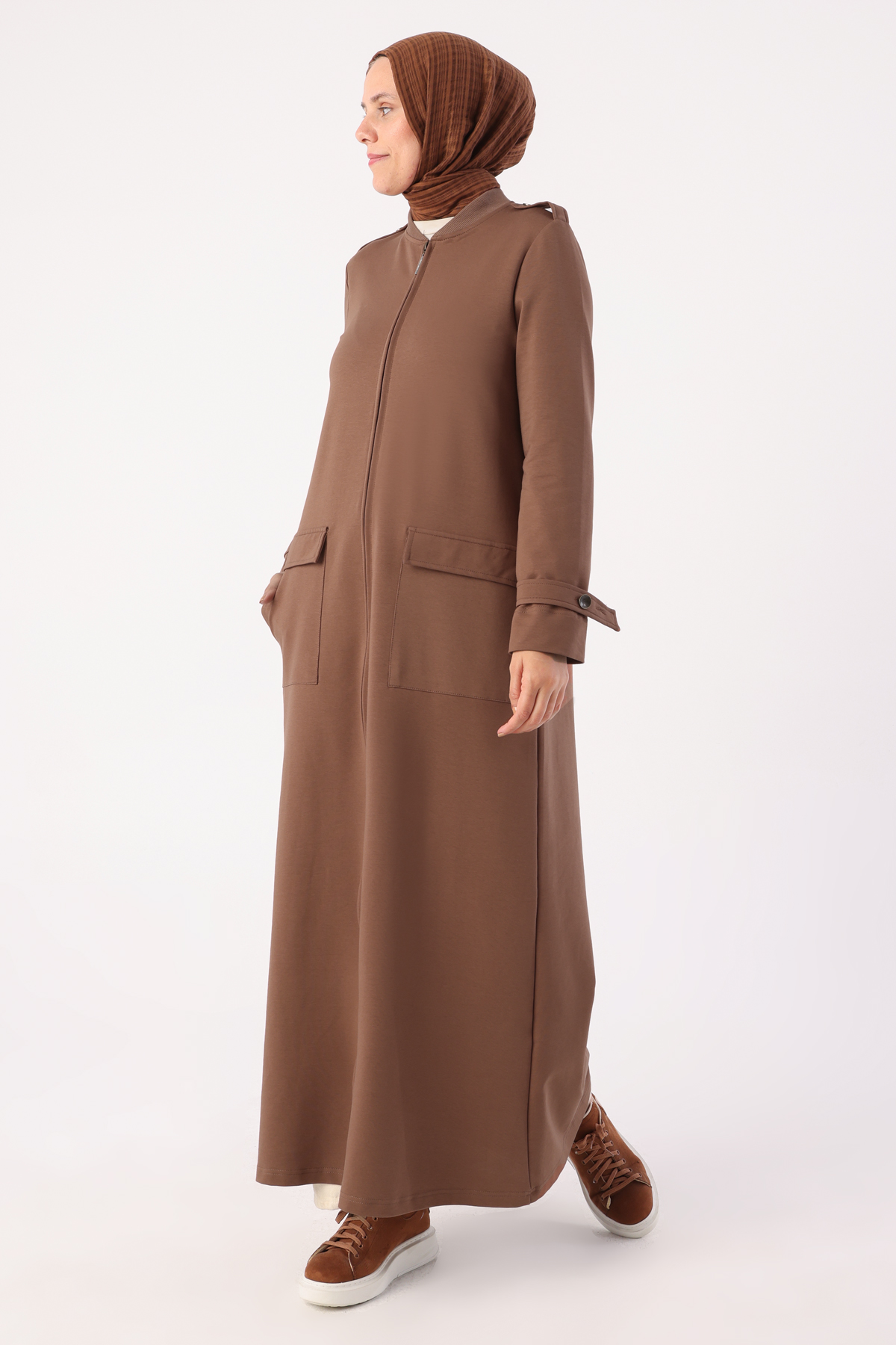 A wholesale clothing model wears Brown Zippered Comfortable Abaya - Brown, Turkish wholesale Abaya of Allday