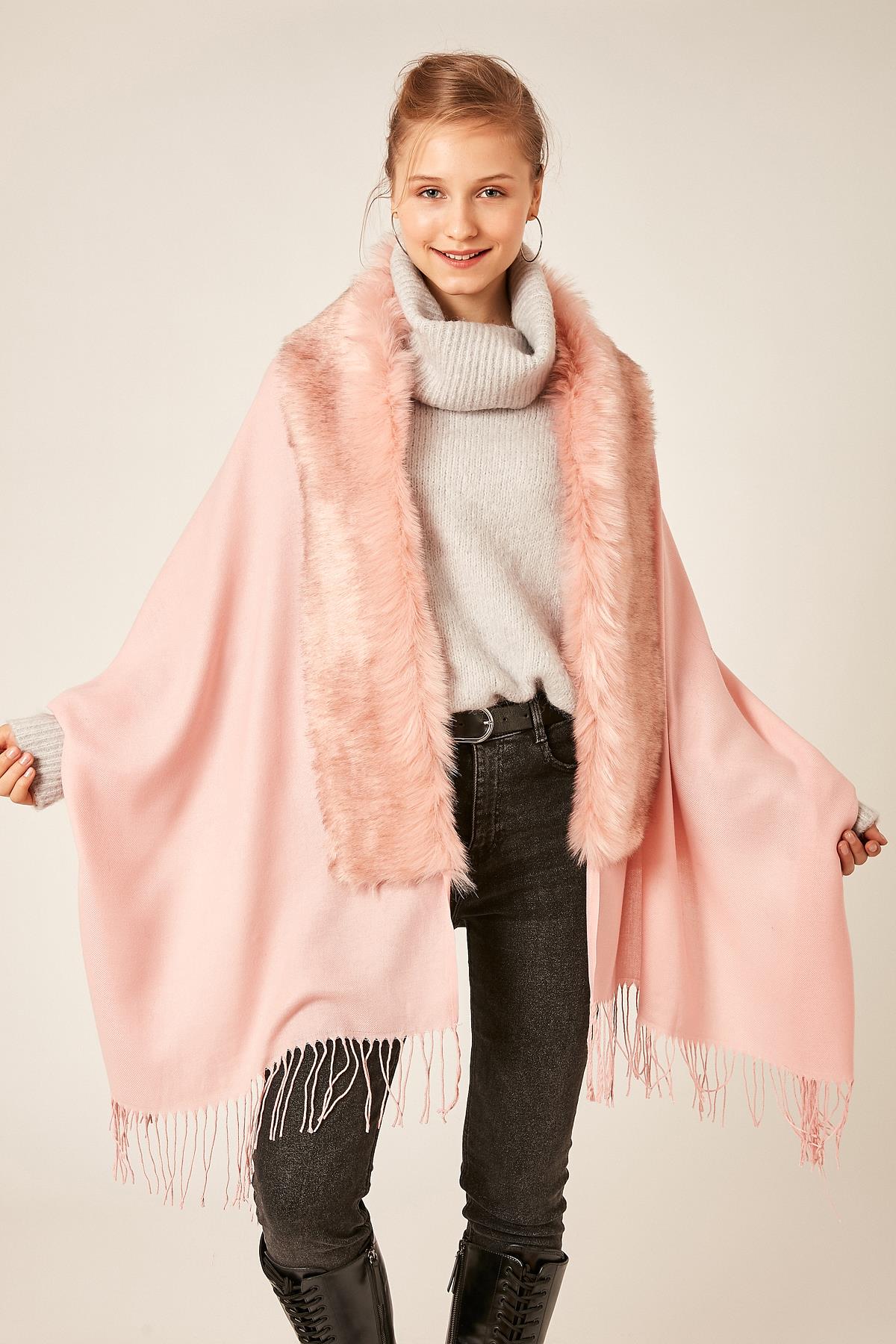 A wholesale clothing model wears Poncho - Pink, Turkish wholesale Poncho of Axesoire