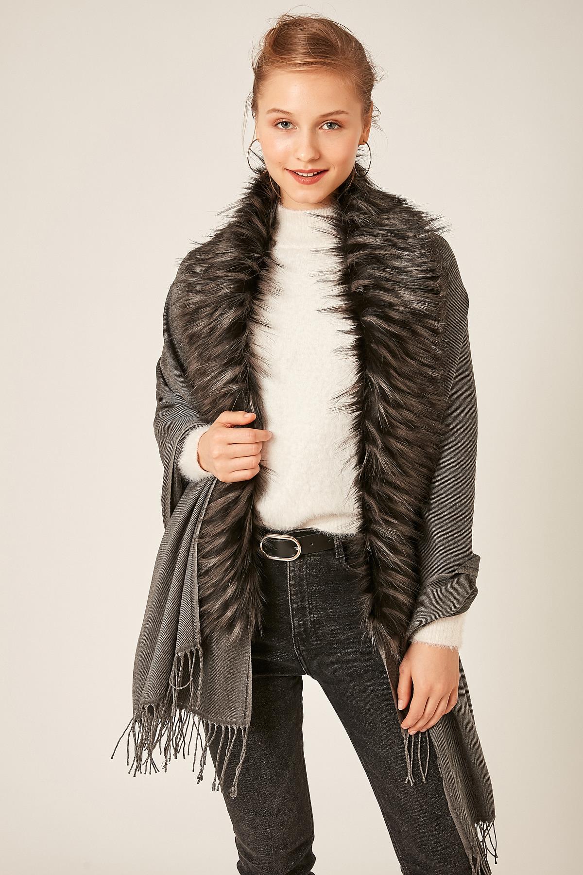 A wholesale clothing model wears Furry Tasseled Anthracite Poncho - Gray, Turkish wholesale Poncho of Axesoire