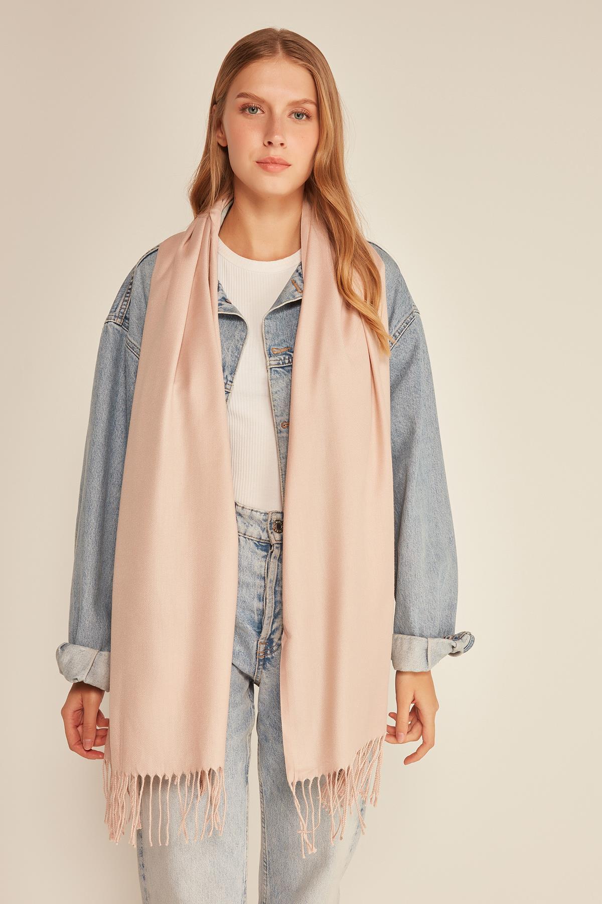 A wholesale clothing model wears Powder Color Shawl, Turkish wholesale Shawl of Axesoire