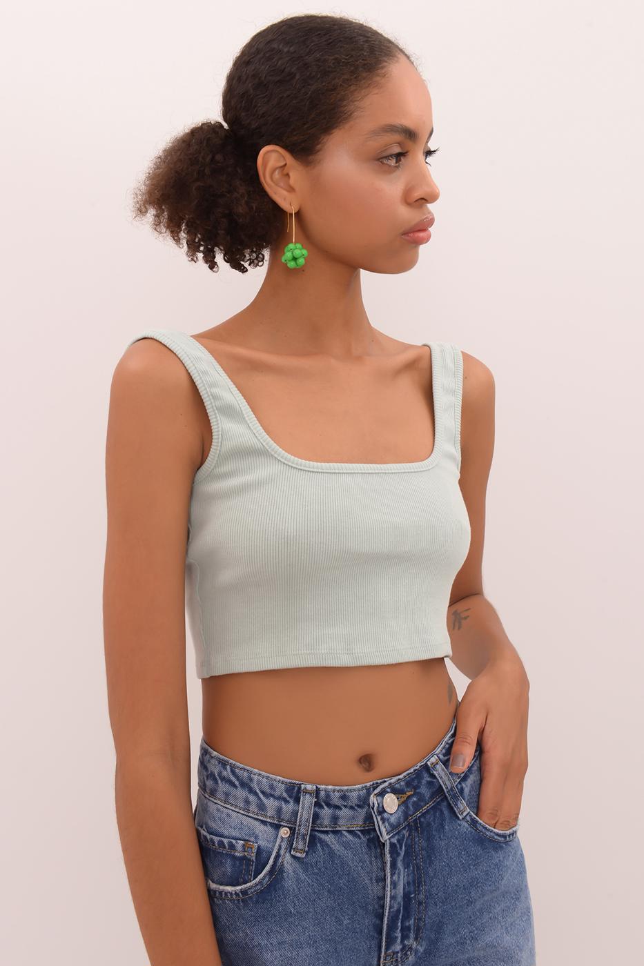 A wholesale clothing model wears bsl10134-square-neck-crop-body, Turkish wholesale Crop Top of BSL