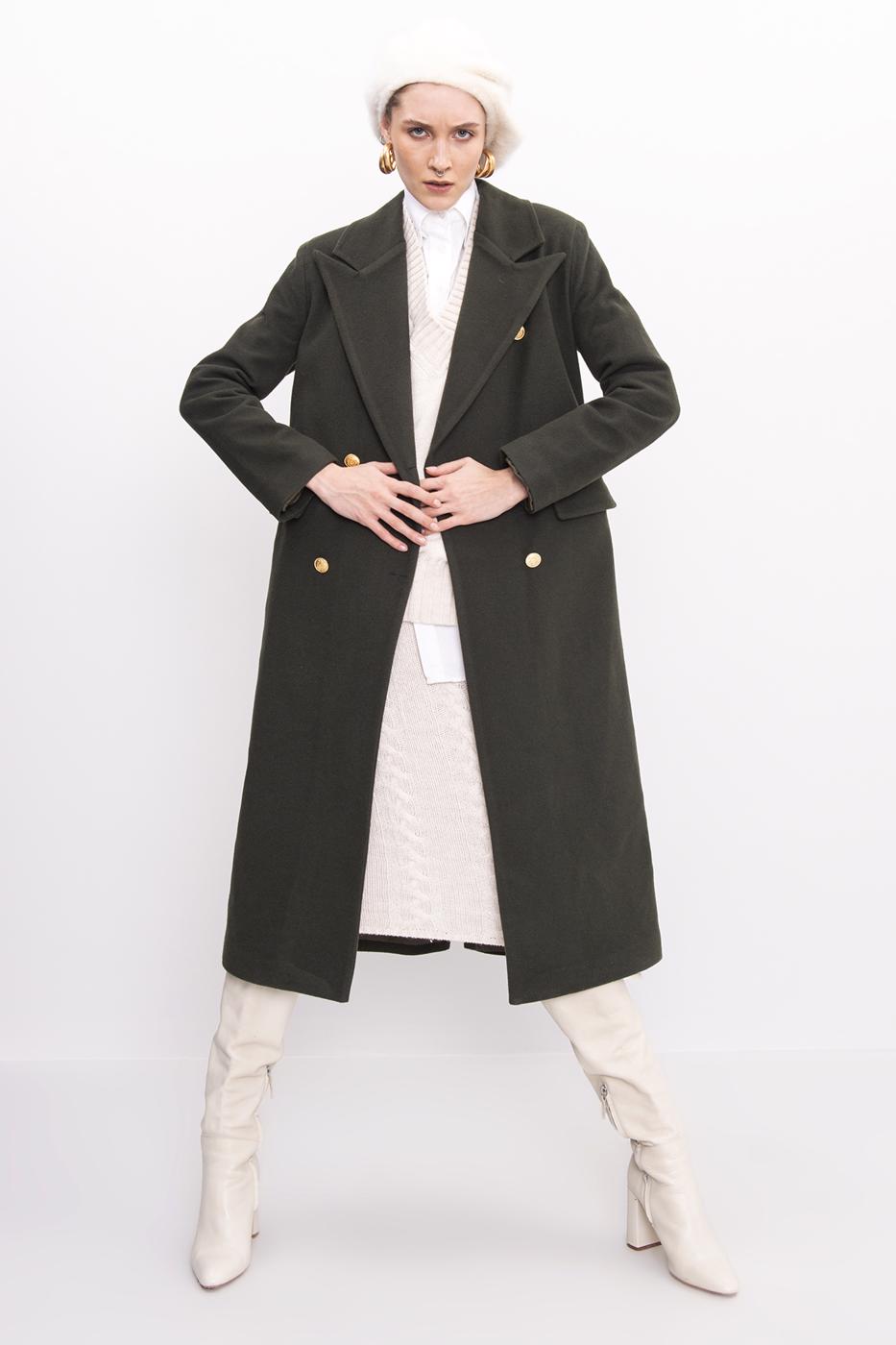 A wholesale clothing model wears Double Breasted Blazer Long Jacket With Metal Button, Turkish wholesale Coat of BSL