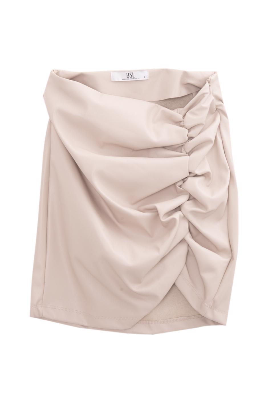 A wholesale clothing model wears Draped Faux Leather Mini Skirt, Turkish wholesale Shorts of BSL