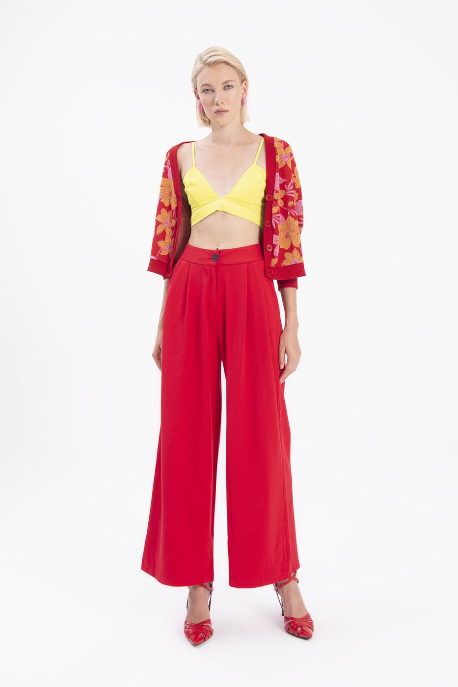 A wholesale clothing model wears Pleated Baggy Pants, Turkish wholesale Poncho of BSL