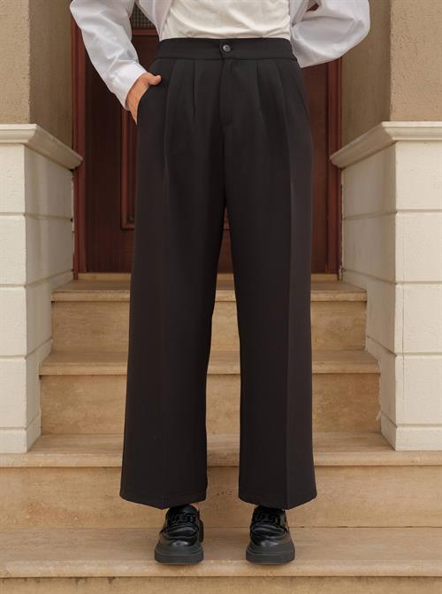 A wholesale clothing model wears Classic Trousers - Black, Turkish wholesale Pants of Berika Yıldırım
