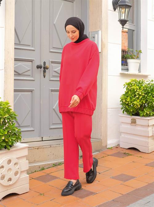A wholesale clothing model wears Team - Red, Turkish wholesale Suit of Berika Yıldırım