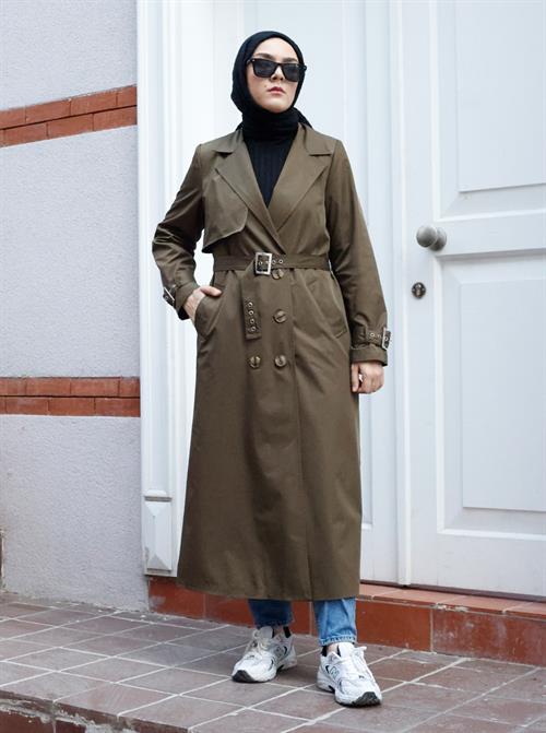 A wholesale clothing model wears Eyelet Trench Coat - Khaki, Turkish wholesale Trenchcoat of Berika Yıldırım
