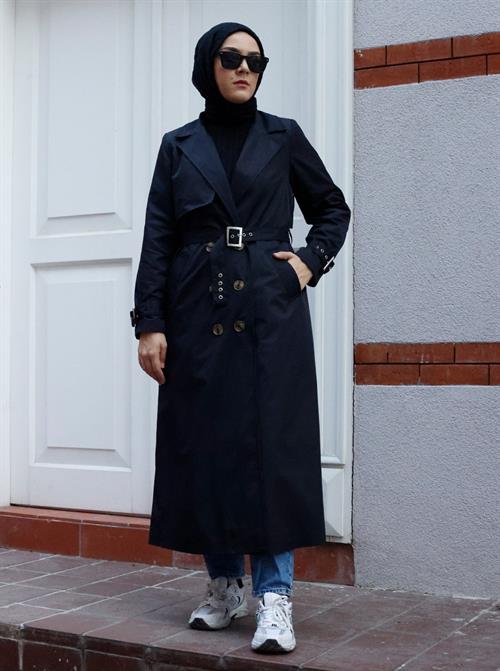A wholesale clothing model wears Eyelet Trench Coat - Navy Blue, Turkish wholesale Trenchcoat of Berika Yıldırım