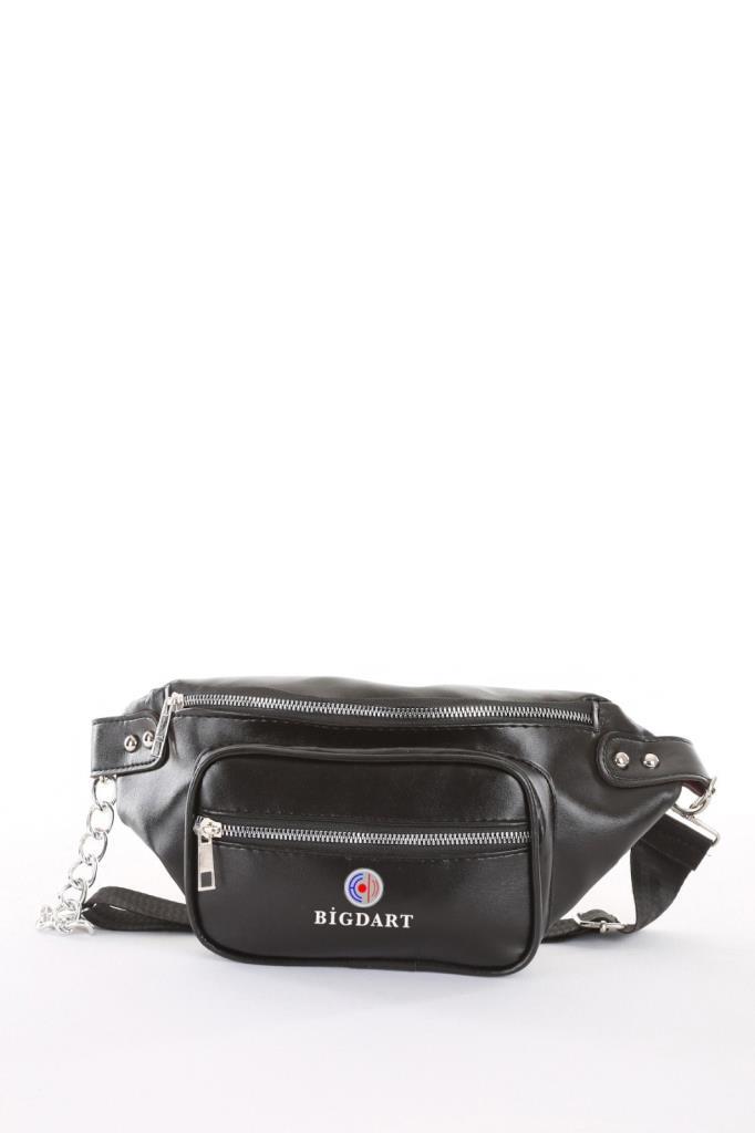 A model wears 45849 - Waist Bag - Black, wholesale Bag of Bigdart to display at Lonca