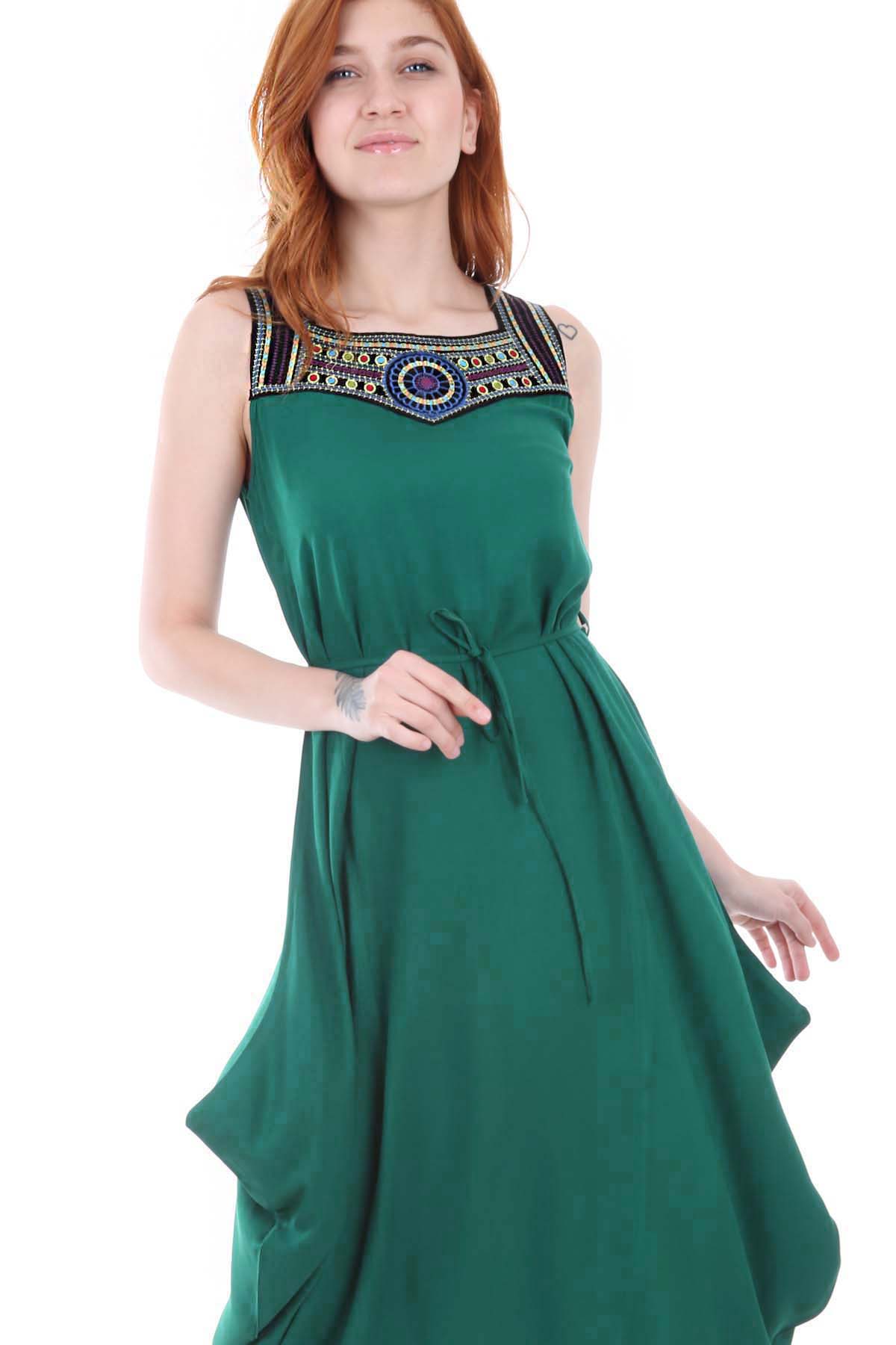 A model wears 45931 - Dress - Green, wholesale Dress of Bigdart to display at Lonca
