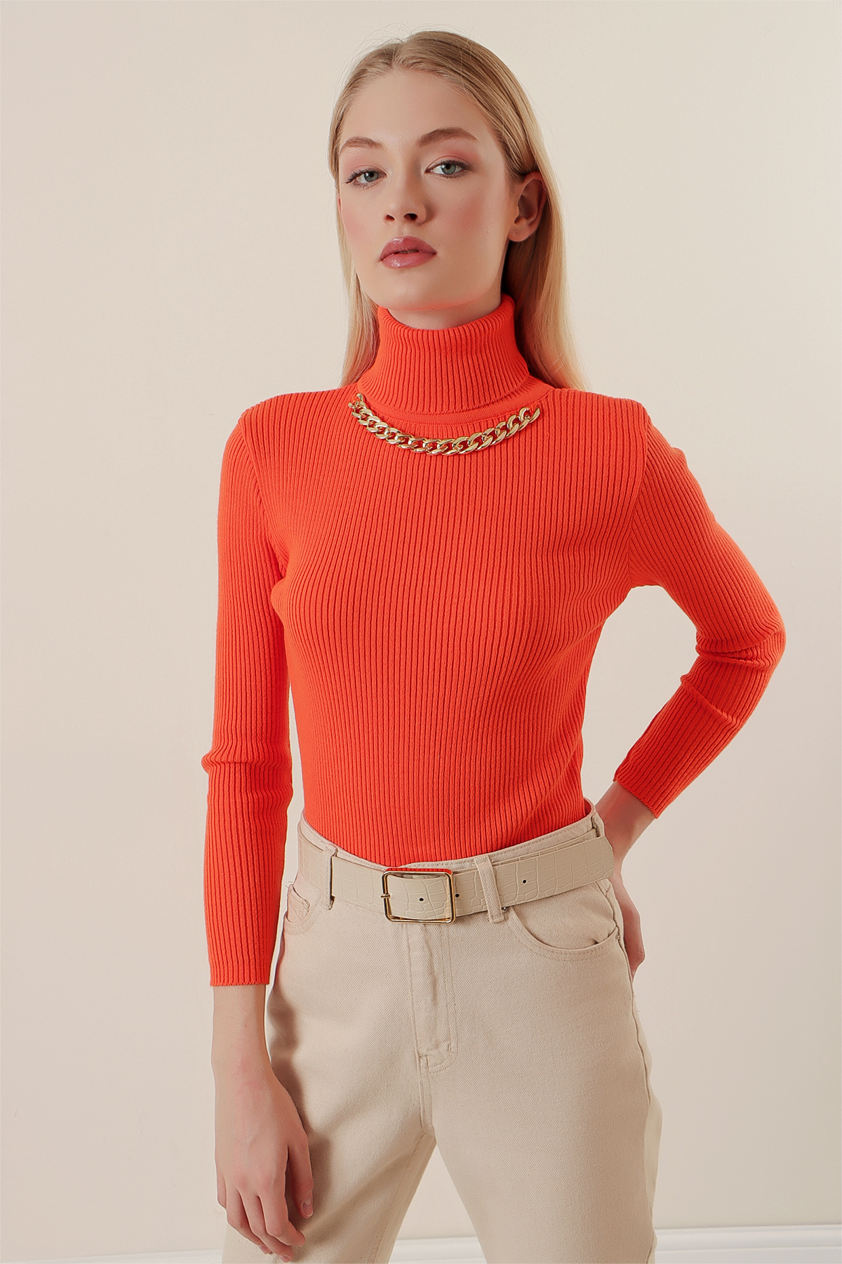 A model wears 45961 - Sweater - Orange, wholesale Sweater of Bigdart to display at Lonca