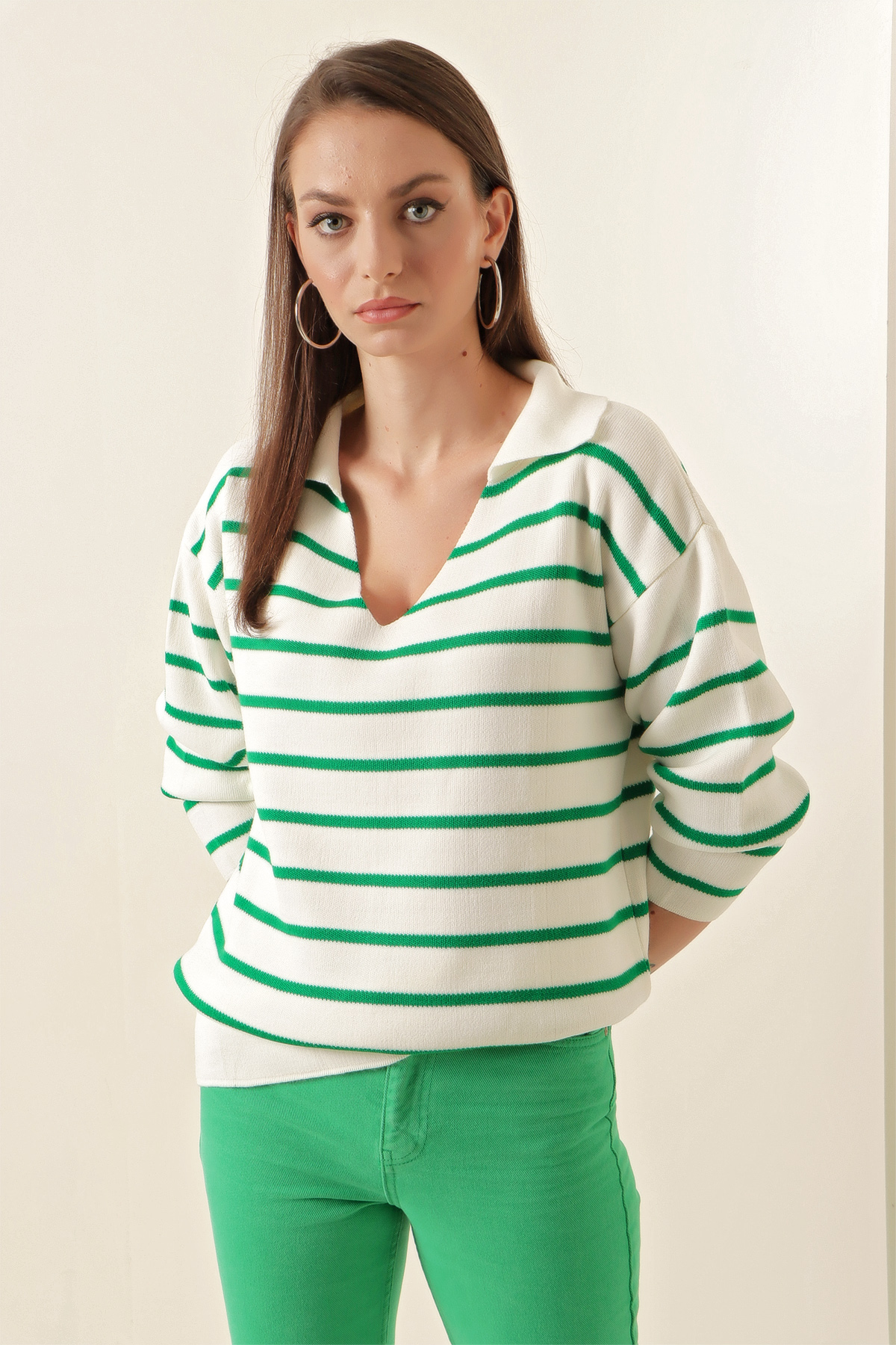 A model wears 46062 - Striped Sweater - Green, wholesale Sweater of Bigdart to display at Lonca