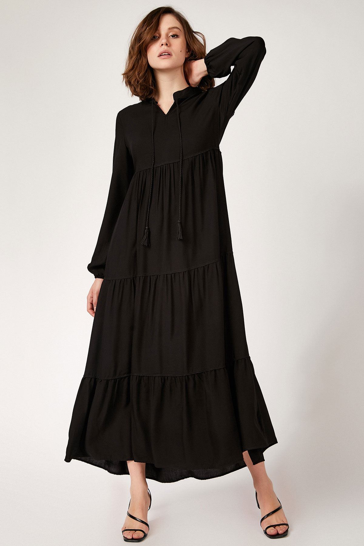 A model wears 46114 - Dress - Black, wholesale Dress of Bigdart to display at Lonca
