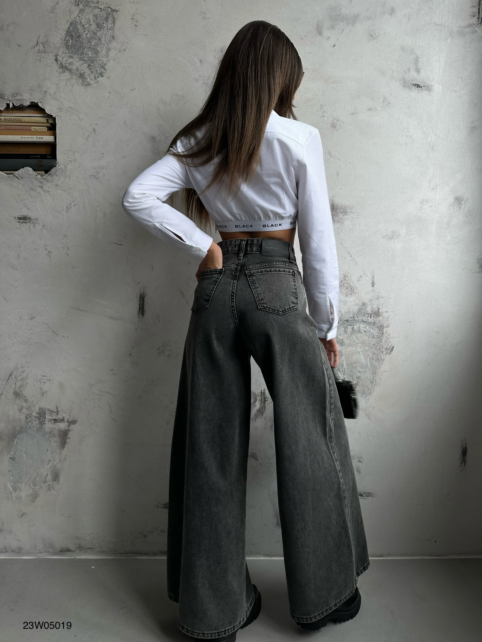 A model wears bla10960-wide-leg-jean-snow-wash-smoked, wholesale Jeans of Black Fashion to display at Lonca