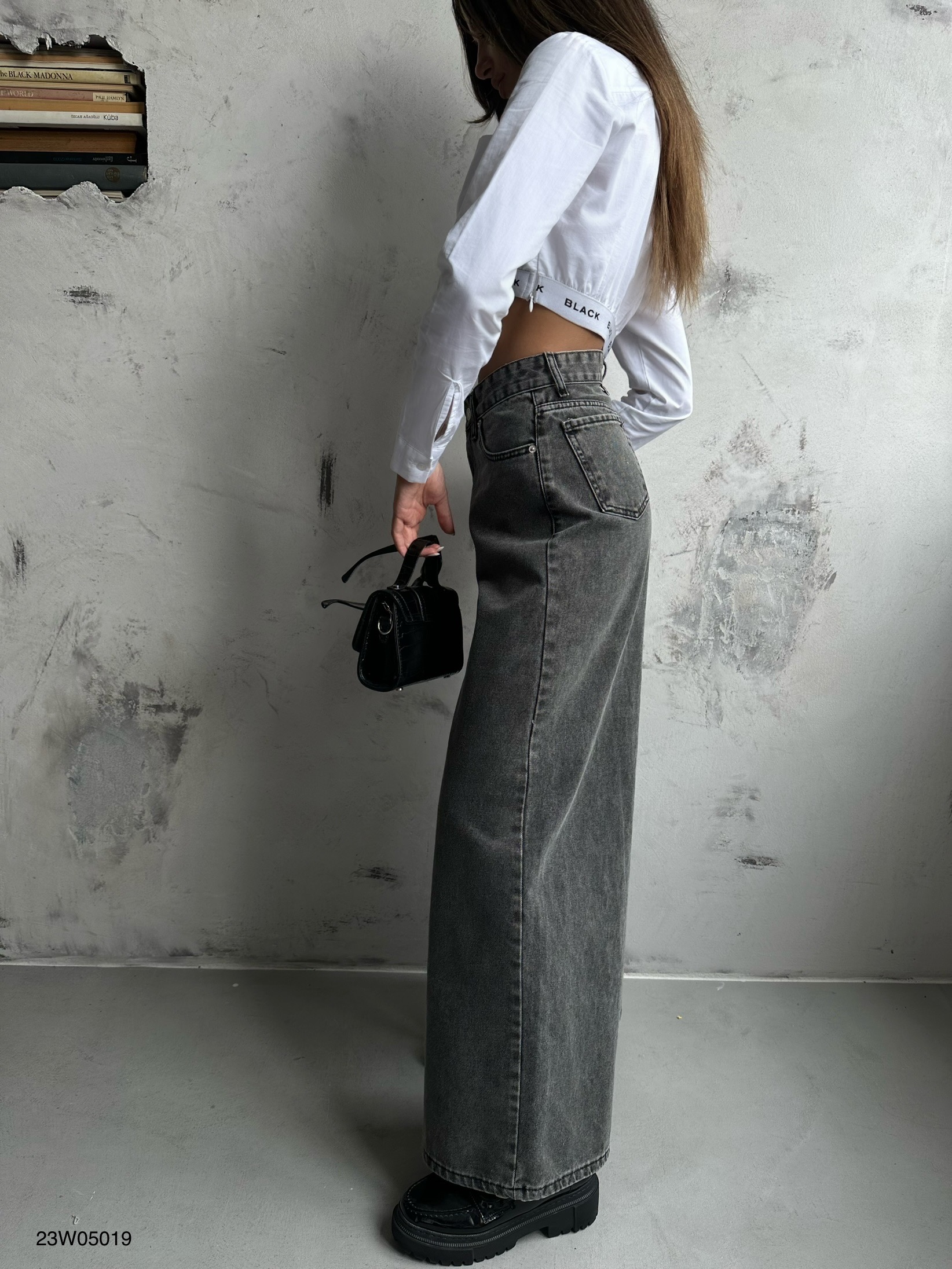 A model wears bla10960-wide-leg-jean-snow-wash-smoked, wholesale Jeans of Black Fashion to display at Lonca