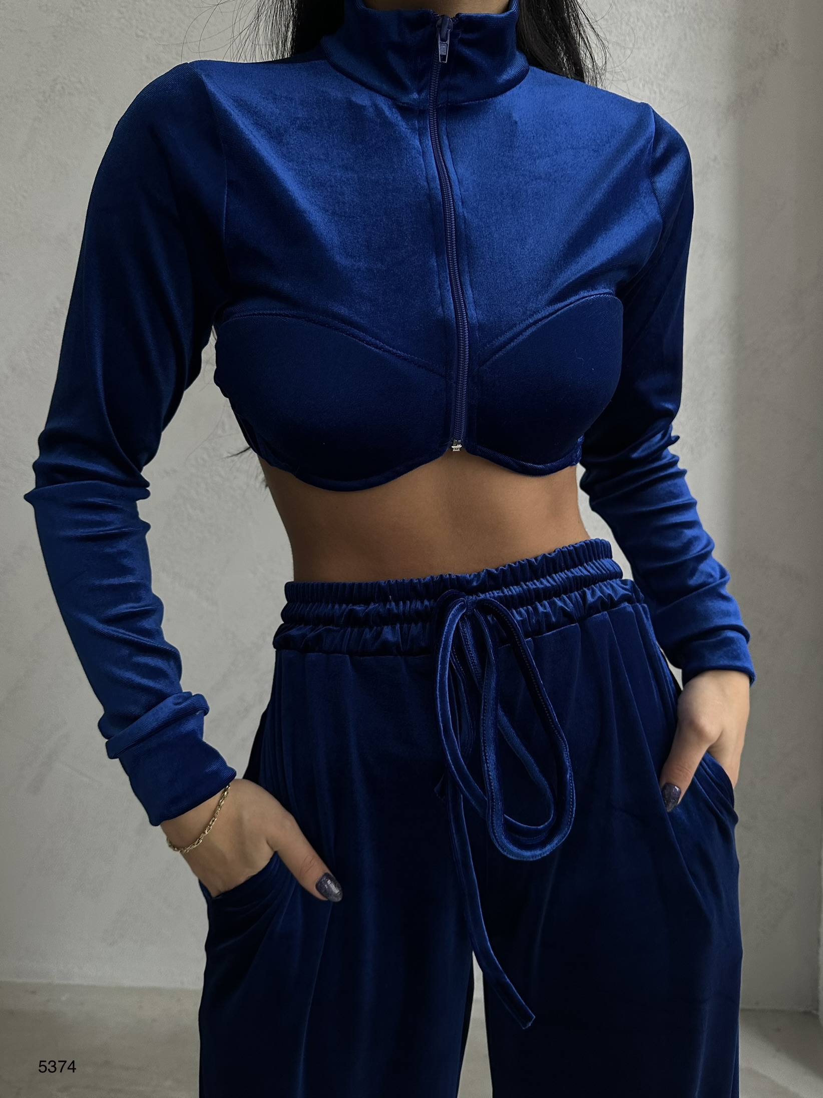 A wholesale clothing model wears Tracksuit - Saxe, Turkish wholesale Tracksuit of Black Fashion