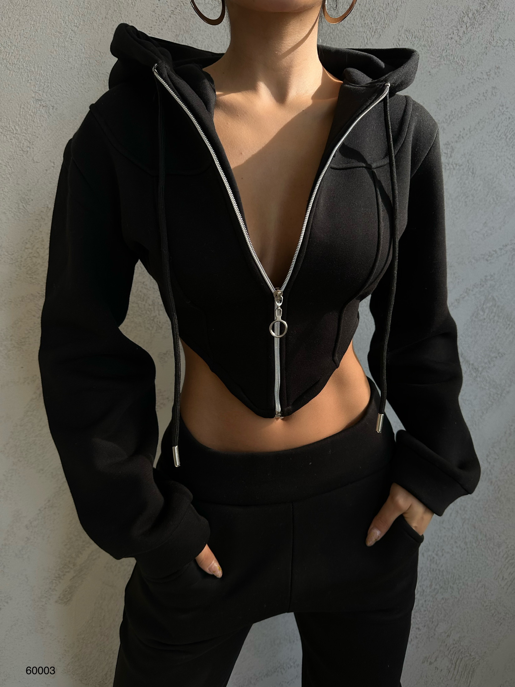 A wholesale clothing model wears Tracksuit - Black, Turkish wholesale Tracksuit of Black Fashion