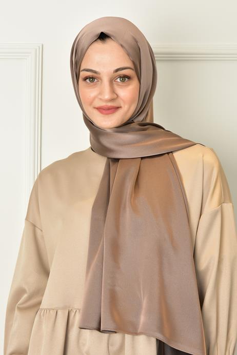 A wholesale clothing model wears Shawl - Coffee With Milk, Turkish wholesale Shawl of Burden Ipek