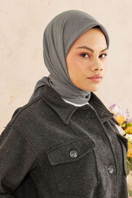 A wholesale clothing model wears Scarf - Anthracite, Turkish wholesale Scarf of Burden Ipek
