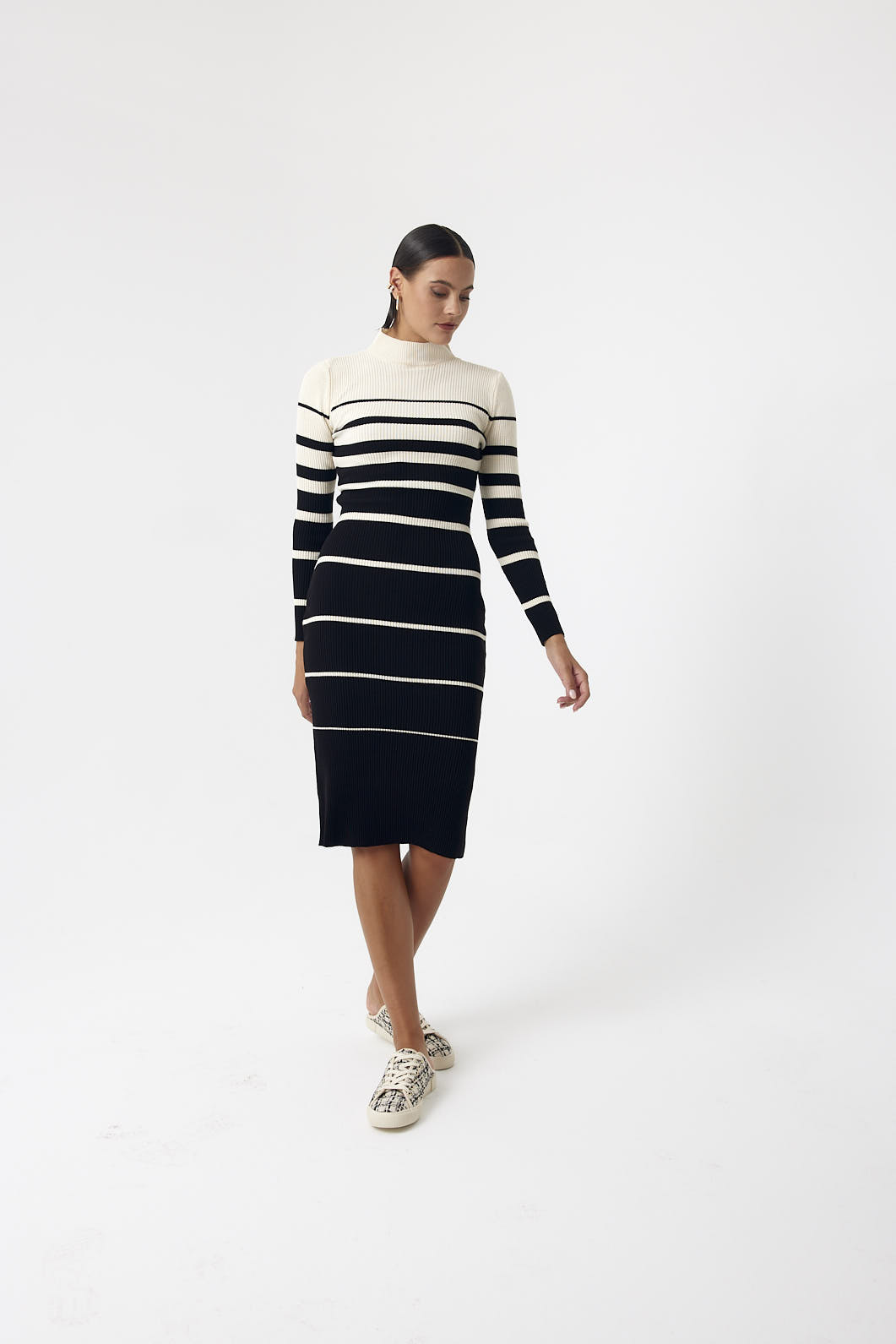 A wholesale clothing model wears Knitwear Dress - Cream & Black, Turkish wholesale Dress of Cream Rouge