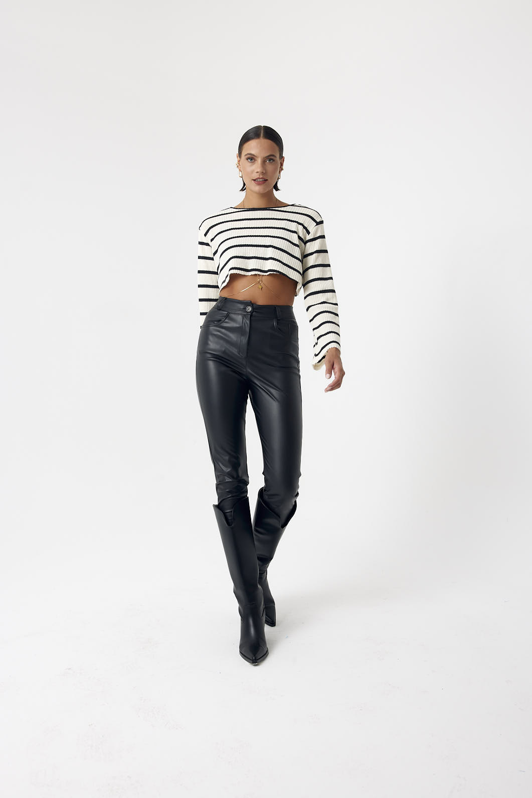 A wholesale clothing model wears Knitwear Crop Top - Anthracite & Cream, Turkish wholesale Crop Top of Cream Rouge