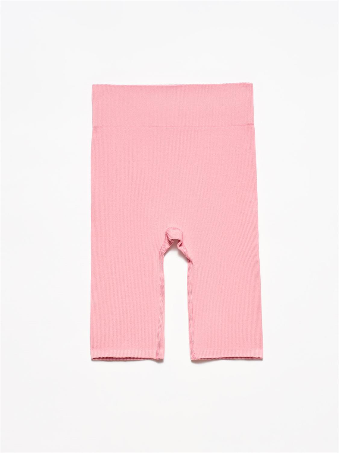 A wholesale clothing model wears Shorts - Pink, Turkish wholesale Shorts of Dilvin