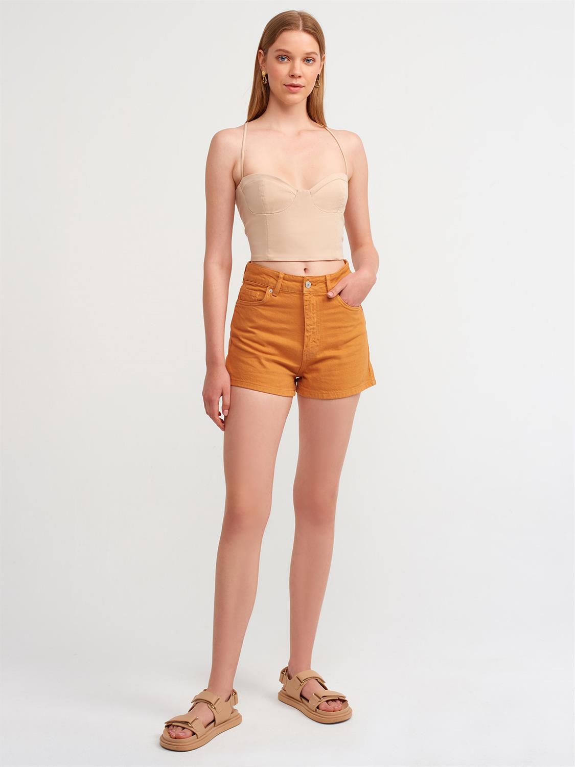 A wholesale clothing model wears Shorts - Mustard, Turkish wholesale Shorts of Dilvin