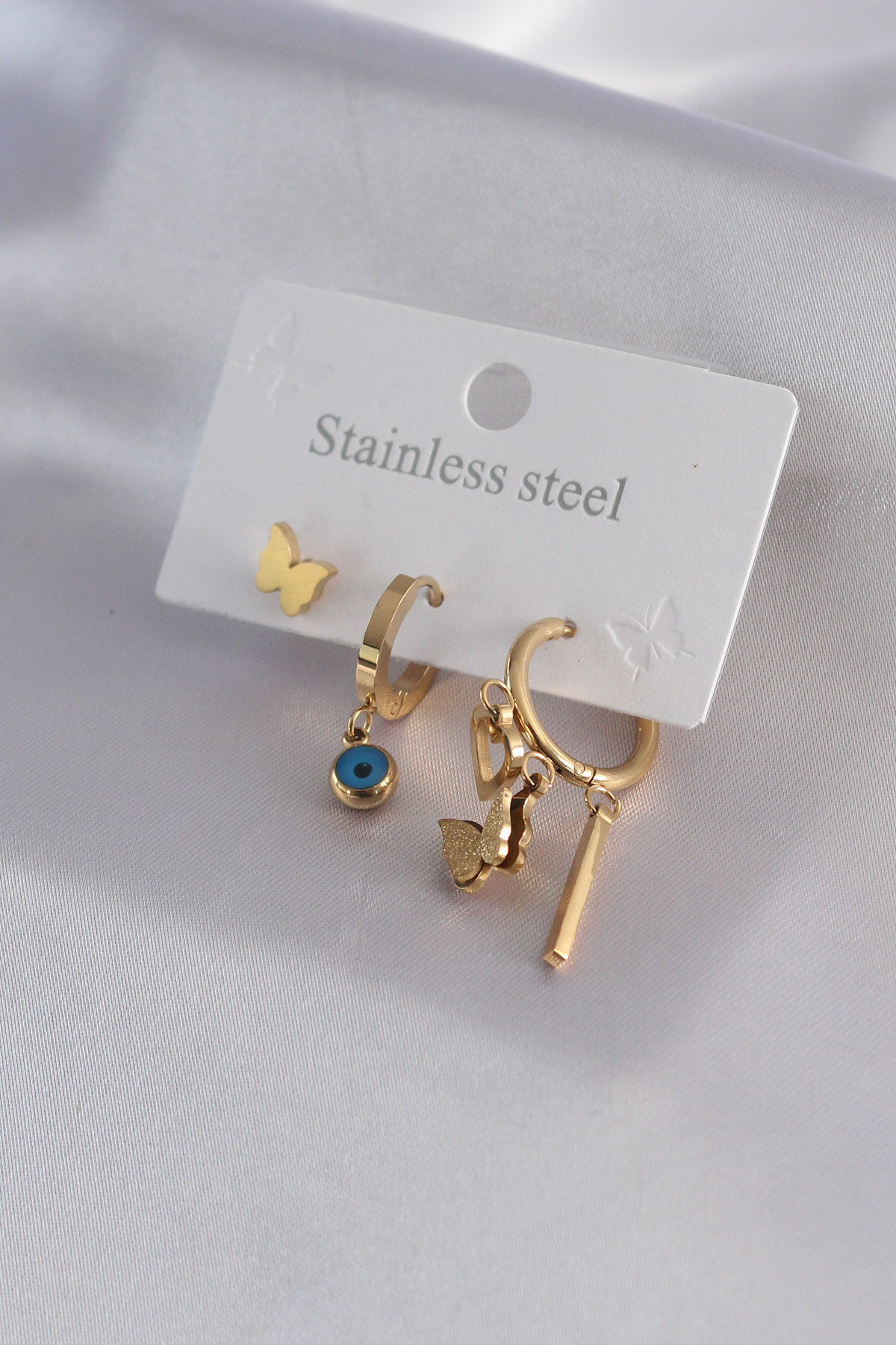 A model wears EBJ10845 - Steel Earring Set - Gold, wholesale Earring of Ebijuteri to display at Lonca
