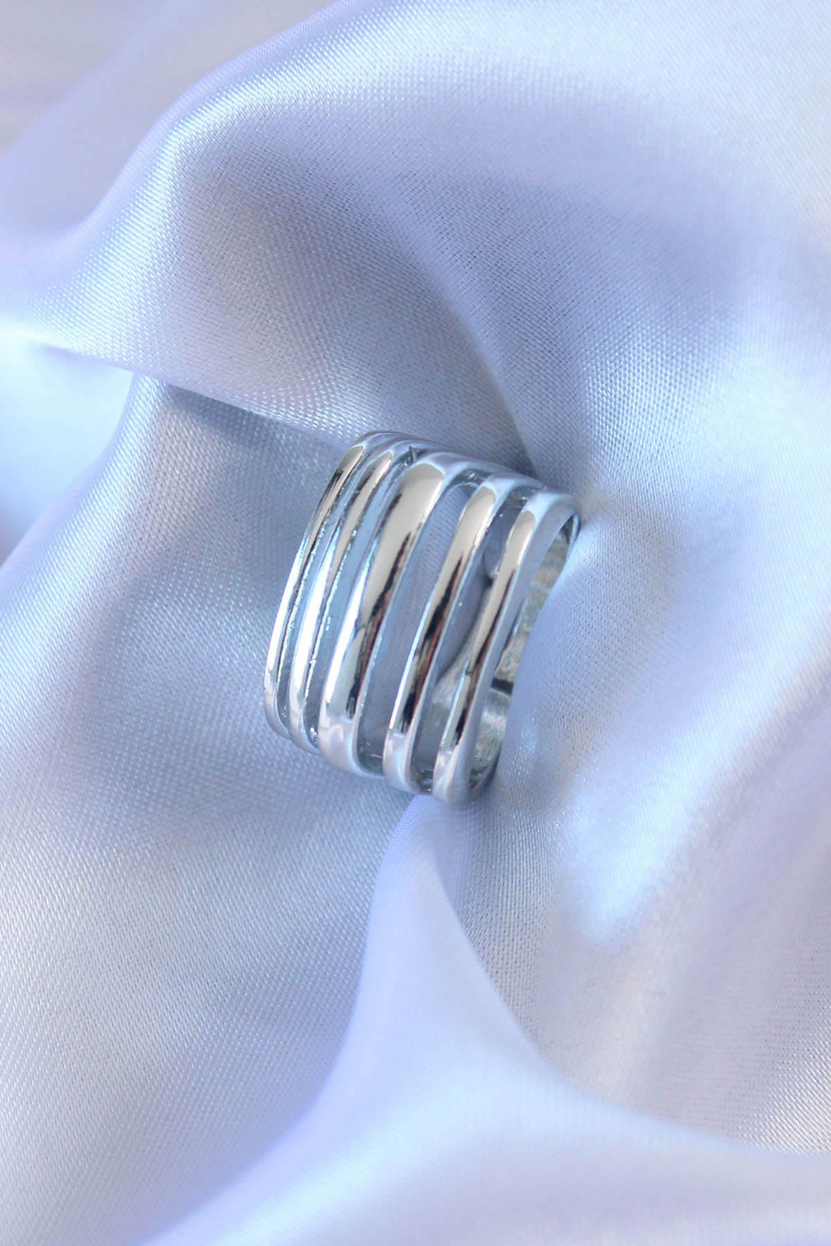 A wholesale clothing model wears EBJ13303 - Rib Model Women's Ring - Silver, Turkish wholesale Ring of Ebijuteri