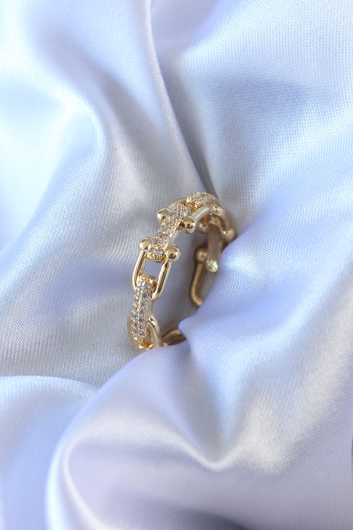 A model wears EBJ13497 - Gold Color Zircon Stone Tiffany Model Women's Ring, wholesale Ring of Ebijuteri to display at Lonca