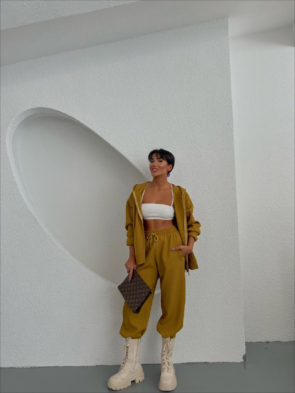A wholesale clothing model wears Tracksuit - Olive Green, Turkish wholesale Tracksuit of Ello